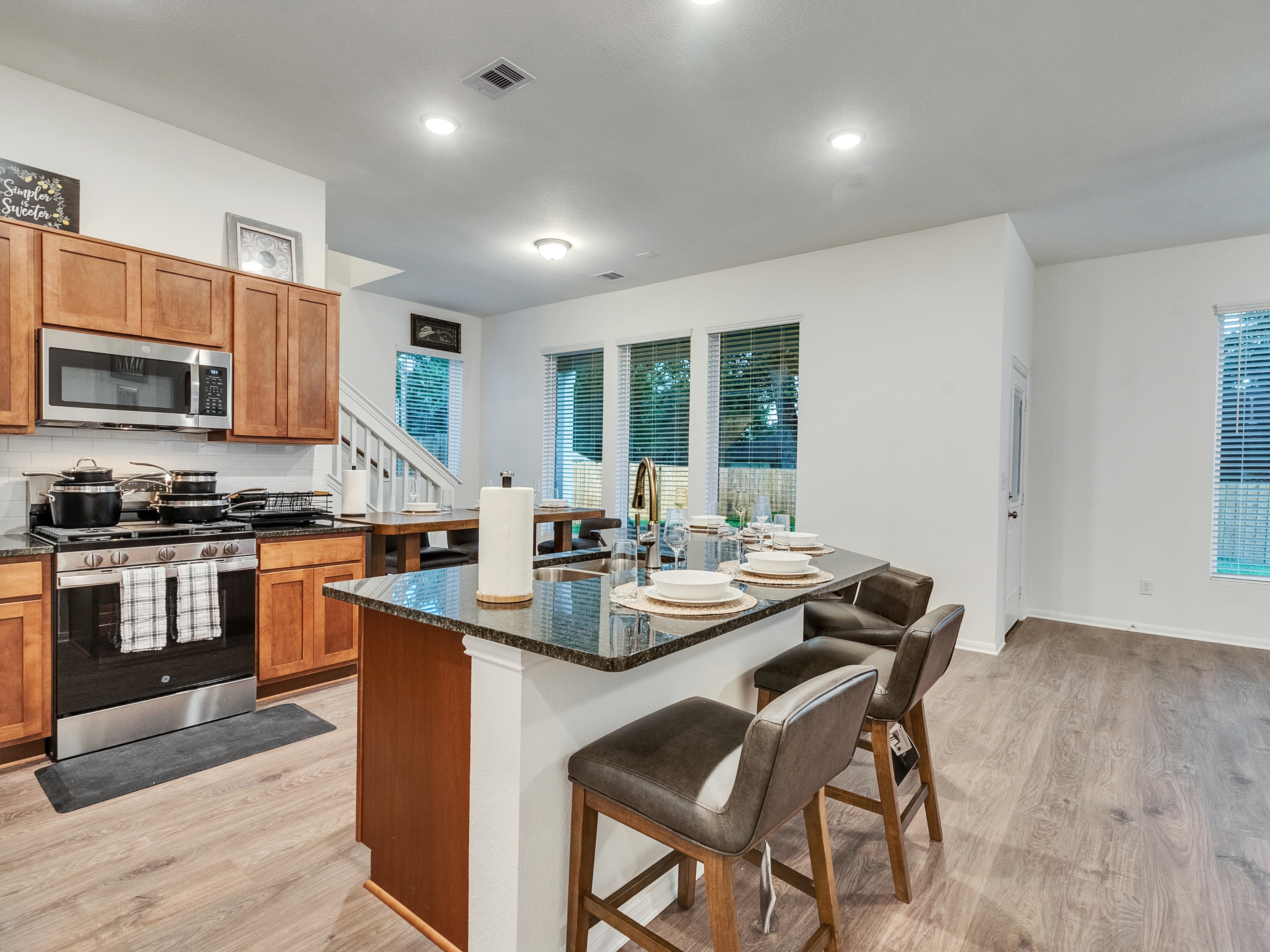 409 Magnolia Ln